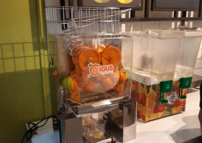 Cigus - Jugo recién exprimido de naranja  Arriendo y venta de máquinas de  jugo de naranja